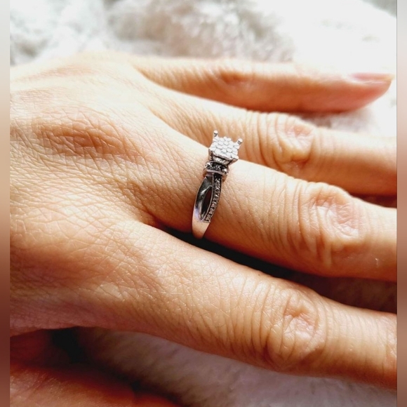 Jared Diamond Sterling Silver Ring Size 7 ✨️ - Picture 8 of 10